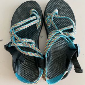 Chaco Women’s Sz 7 Fiesta Pattern Rainbow Friendship Bracelet Double Straps GUC